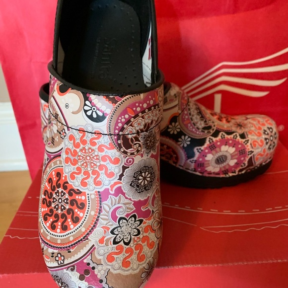 Dansko Shoes - Dansko Clogs